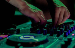 How To Choose A Dj Controller Like A Pro