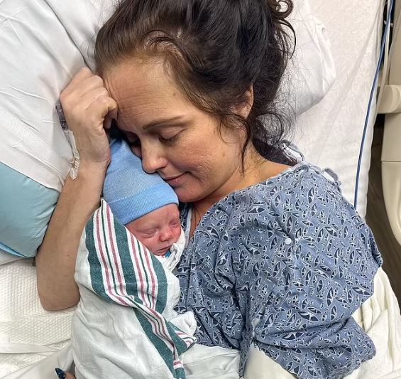 Woman Who Didn’t Realize She Was Pregnant Gives Birth Inside Toilet (Photo)